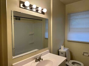 1914 Lake Point Dr in Madison, WI - Building Photo - Building Photo