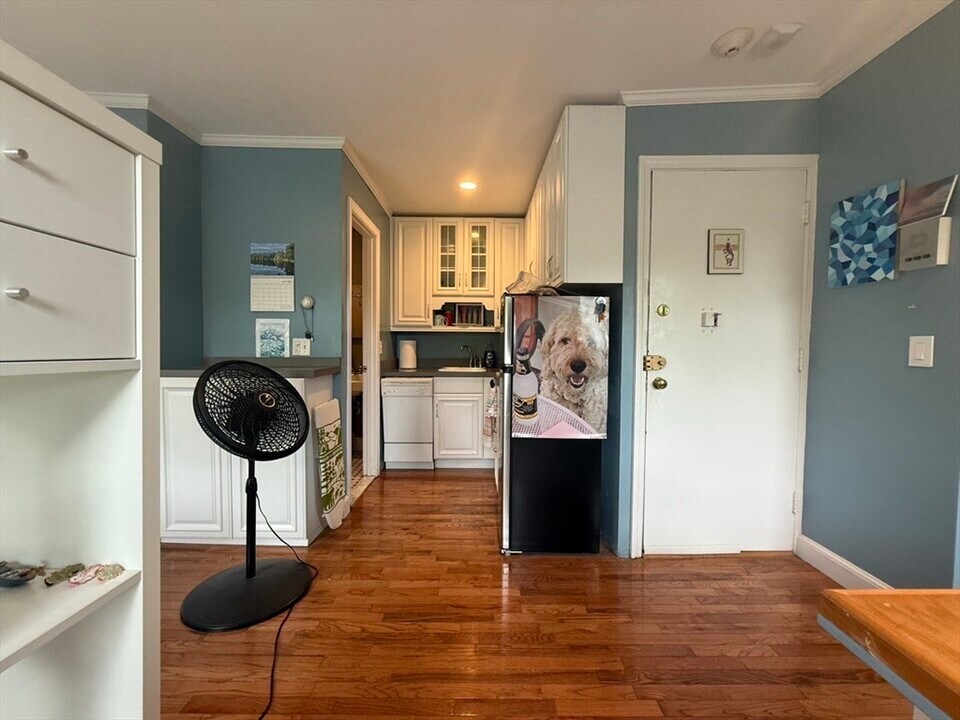20 Concord Sq, Unit 6 in Boston, MA - Building Photo