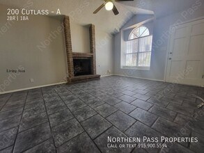 200 Cutlass Dr-Unit -A in El Paso, TX - Building Photo - Building Photo