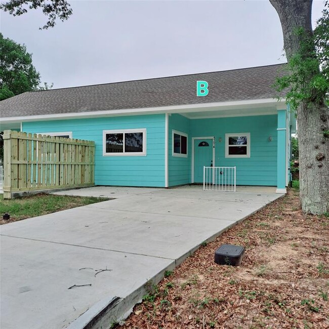 4701 Bland St in Seabrook, TX - Building Photo - Building Photo