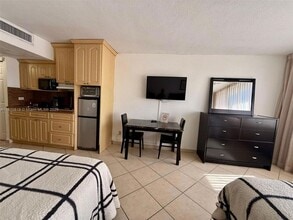 19201 Collins Ave, Unit 241 in Sunny Isles Beach, FL - Building Photo - Building Photo