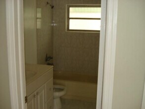 522 SW 72nd Ave in North Lauderdale, FL - Building Photo - Building Photo