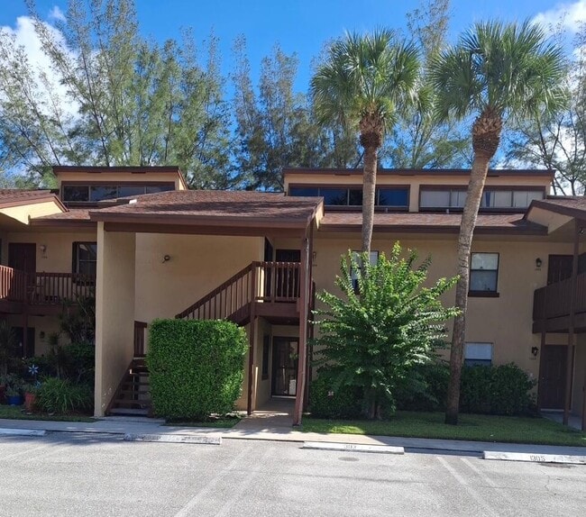 property at 1303 Lakeview Dr E