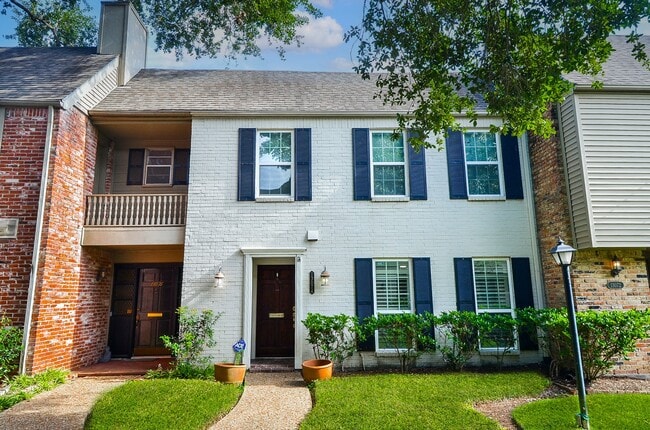 13074 Trail Hollow Dr in Houston, TX - Building Photo - Building Photo