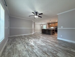 19212 Livengood Rd in Lutz, FL - Building Photo - Building Photo