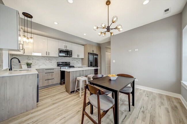 6355-6357 N Paulina St