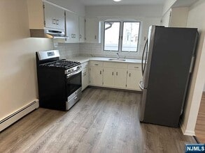 41 Kipp Ave in Elmwood Park, NJ - Building Photo - Building Photo