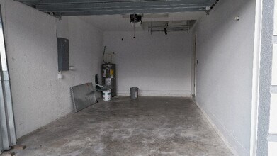 1137-1139 Ichabod Ave in Lehigh Acres, FL - Foto de edificio - Building Photo