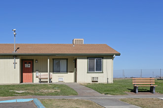 San Joaquin Family Apartments in San Joaquin, CA - Building Photo - Building Photo