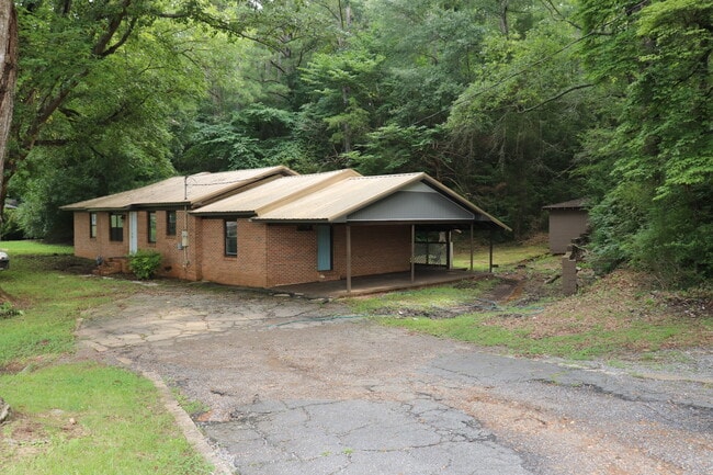 1950 Stemley Bridge Rd in Talladega, AL - Building Photo - Building Photo