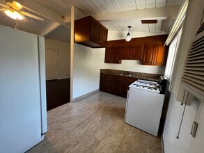 243 1/2 S Church Ln, Unit 243 1/2 in Los Angeles, CA - Building Photo - Building Photo