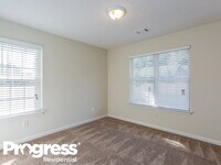 275 Chestnut Dr photo'