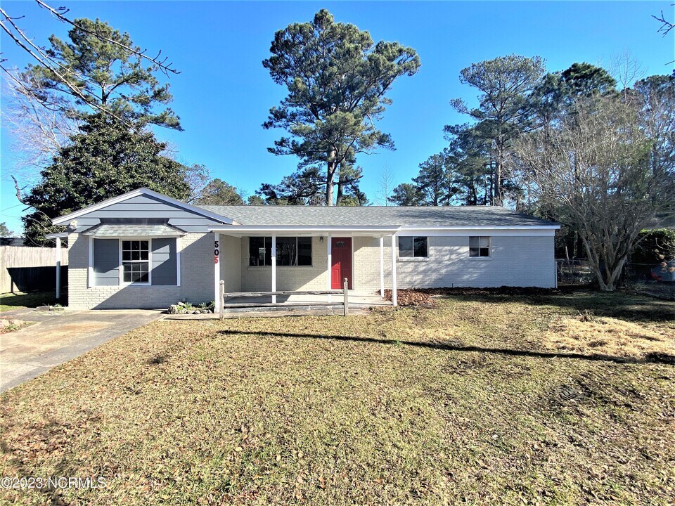 505 Ramsey Ct in Jacksonville, NC - Foto de edificio