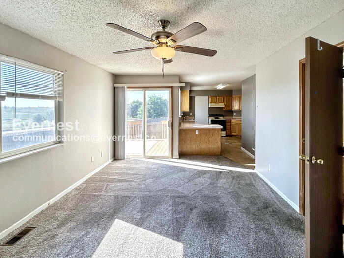 663 Seawell Dr in Colorado Springs, CO - Foto de edificio