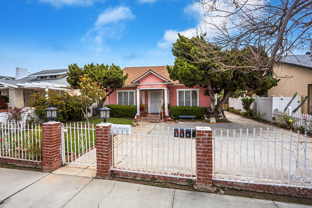 132 N Serrano Ave in Los Angeles, CA - Building Photo