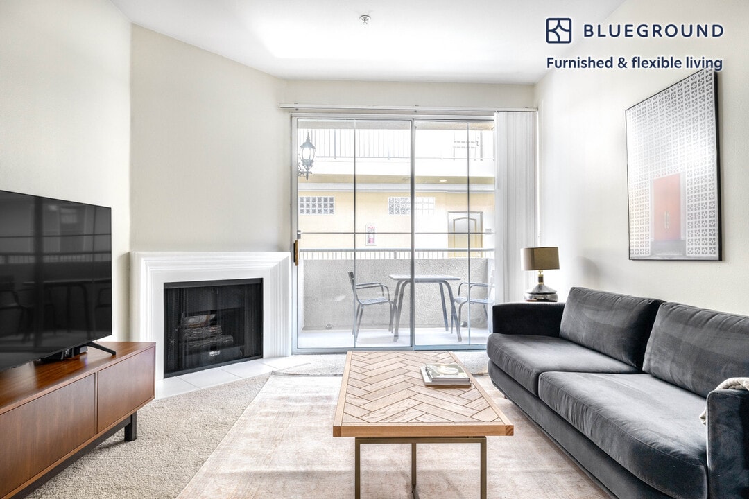 2225 S Beverly Glen Blvd-Unit -FL2-ID407 in Los Angeles, CA - Foto de edificio