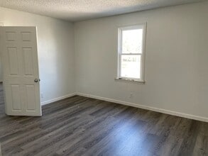 15193 S Dixie Hwy, Unit 2 in Monroe, MI - Building Photo - Building Photo