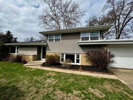 108 W 15th Ave in Coal Valley, IL - Building Photo