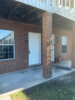 233 Magnolia Plantation Ct in Hinesville, GA - Building Photo