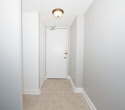 2728 N Hampden Ct in Chicago, IL - Building Photo - Building Photo