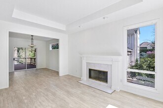 3321 SW Vesta Ct in Portland, OR - Building Photo - Building Photo