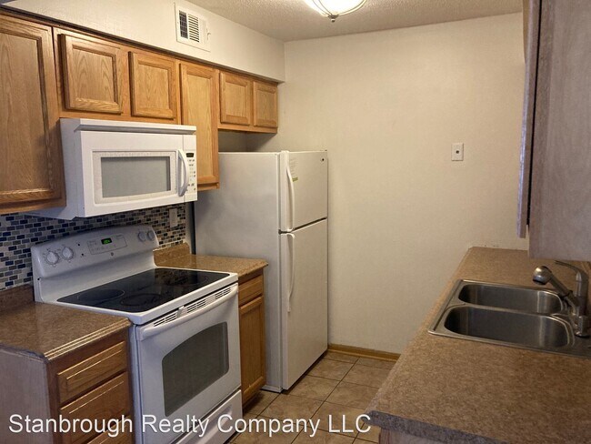 9527 University Ave photo'