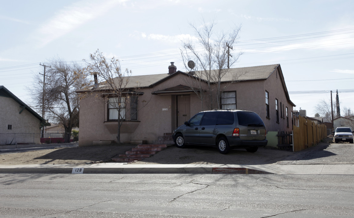 128 E Williams St in Barstow, CA - Building Photo