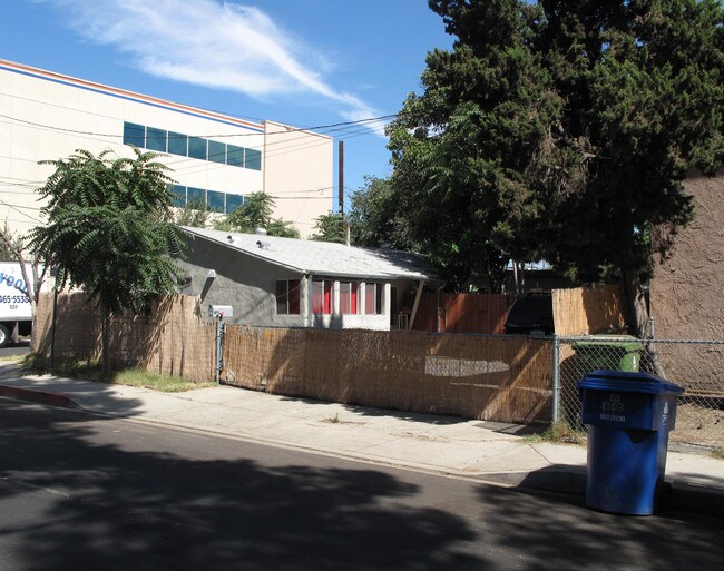5301-5303 Cleon Ave in North Hollywood, CA - Foto de edificio - Building Photo
