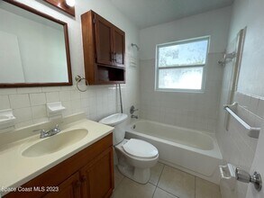 211 Begonia St in Melbourne, FL - Building Photo - Building Photo
