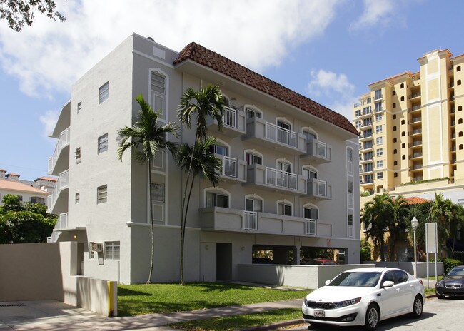 114 Mendoza Ave in Coral Gables, FL - Building Photo - Building Photo