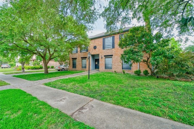 8006 Albin Ln in Houston, TX - Building Photo - Building Photo