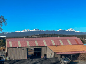 224 SE Vine Ln in Bend, OR - Building Photo - Building Photo