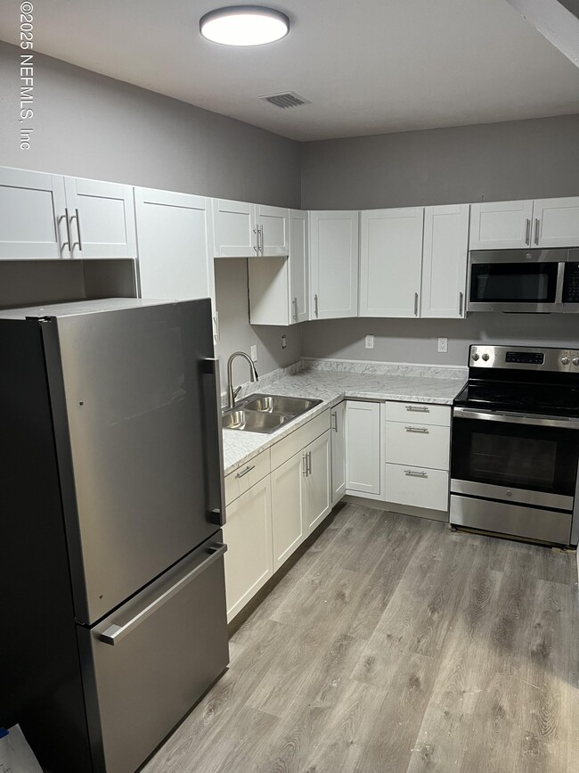 property at 1412 MCCONIHE St