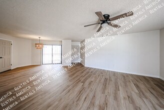 9151 W Greenway Rd, Unit 205 in Peoria, AZ - Foto de edificio - Building Photo