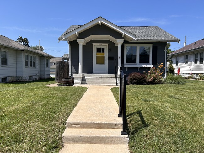 property at 416 E 29th Pl