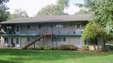 Willow Creek Apartments in Portland, OR - Building Photo - Building Photo