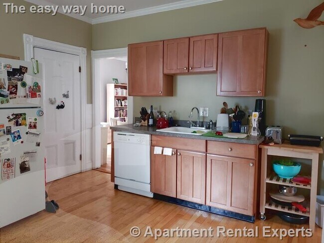 67 Hudson St, Unit 1 in Somerville, MA - Building Photo - Building Photo