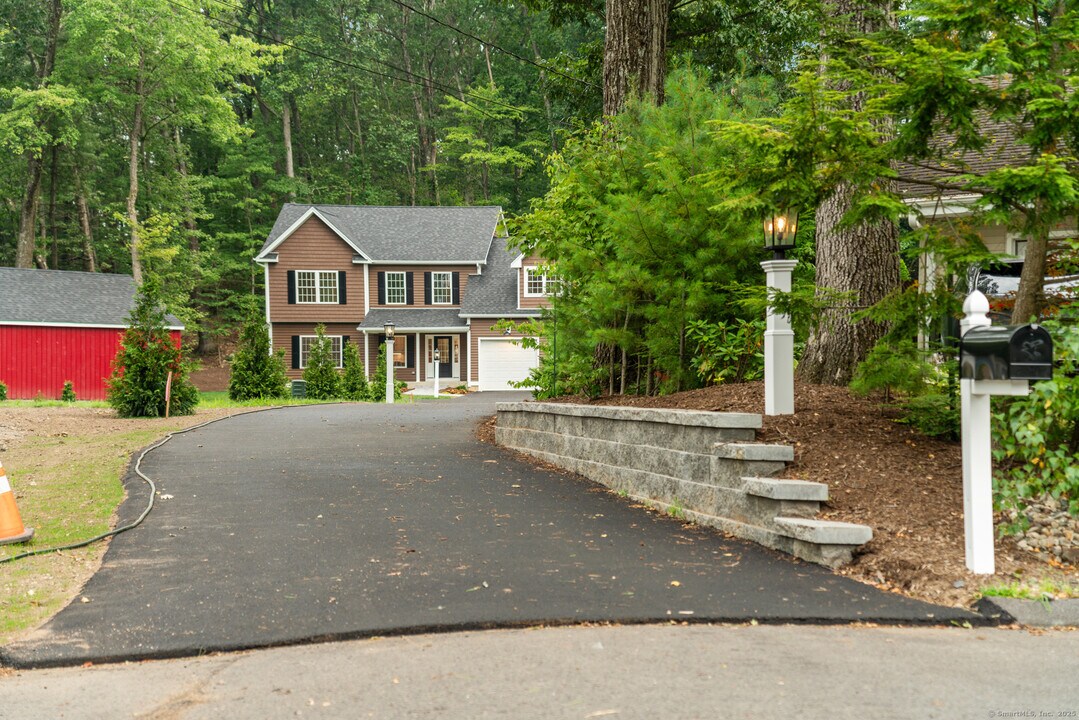 164 Fox Den Rd in Bristol, CT - Building Photo
