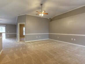 12934 Lake Vista Dr in Gibsonton, FL - Building Photo - Building Photo