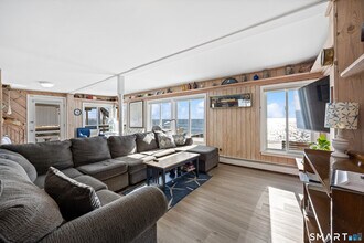 33 Beach Rd W in Old Saybrook, CT - Building Photo - Building Photo