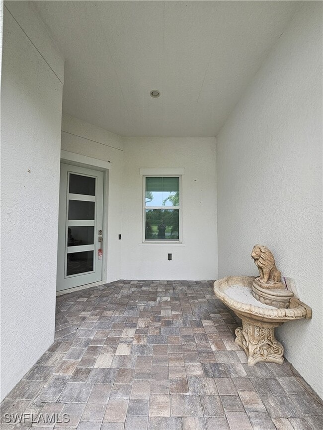 9007 St Lucia Dr in Naples, FL - Foto de edificio - Building Photo