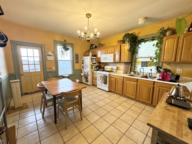 16 Fisher Ave, Unit 3T