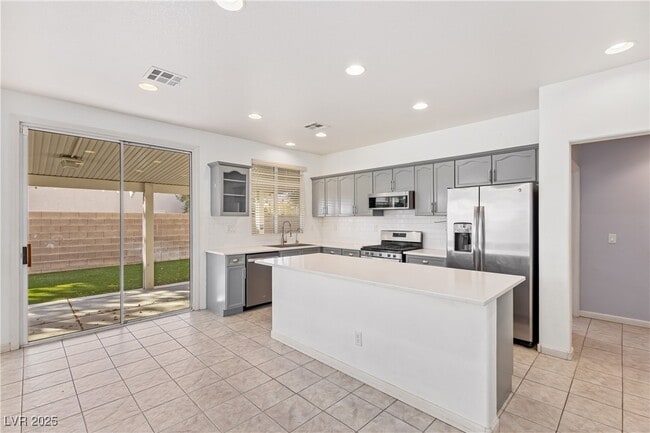 9325 Dorrell Ln in Las Vegas, NV - Building Photo - Building Photo