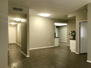 Kester View in Van Nuys, CA - Foto de edificio - Interior Photo