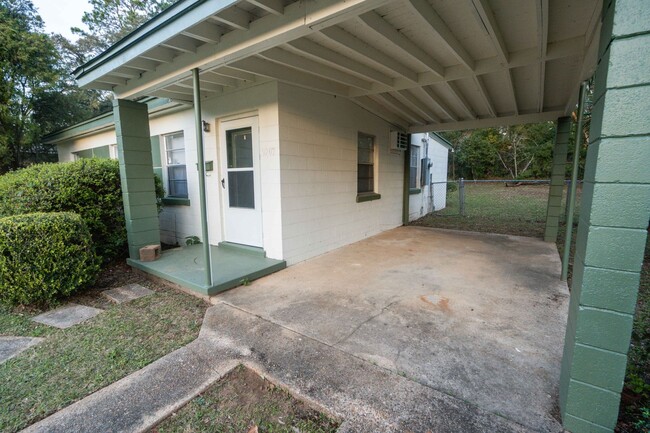 1007 Calloway St in Tallahassee, FL - Building Photo - Building Photo