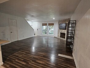 1011 Hamblen Rd in Houston, TX - Building Photo - Building Photo