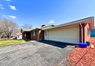 1097 NC-18 in Wilkesboro, NC - Building Photo - Building Photo