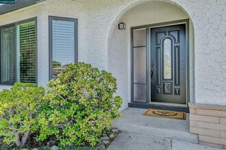 2242 Westwood Ct in Pittsburg, CA - Building Photo - Building Photo