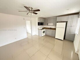 101 NE 41st St in Oakland Park, FL - Building Photo