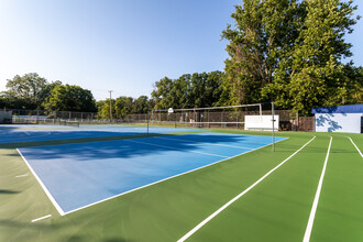 Creekside Apartments in Bensalem, PA - Building Photo - Building Photo